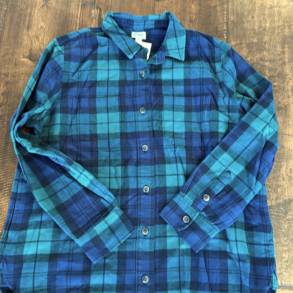 JCrew flannel shirt-jacket. Black watch plaid green. Size medium. NWT
